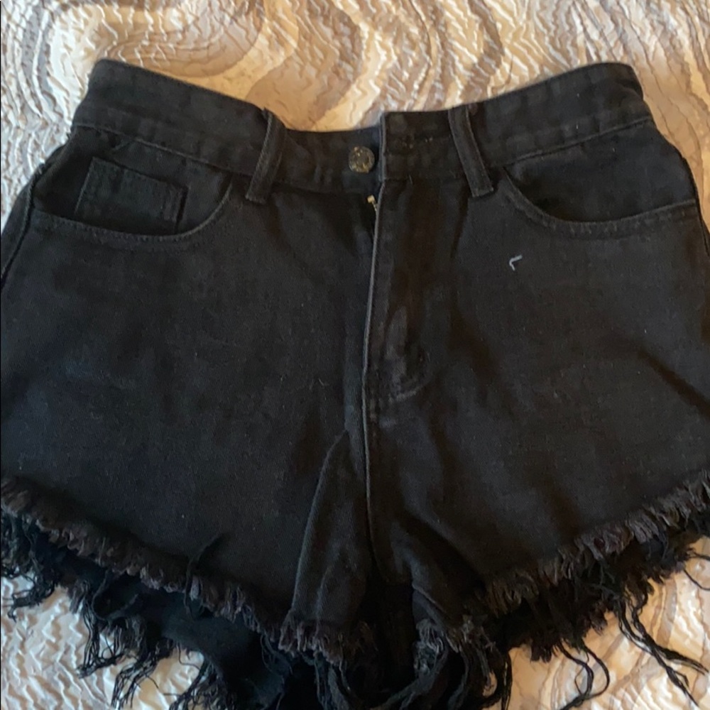 Size small black shorts NEVER WORN Run lol big